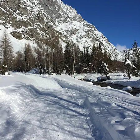 Croux Hotel 3*