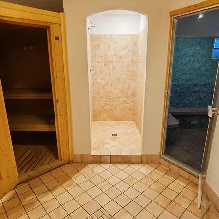 Croux Hotel 3*