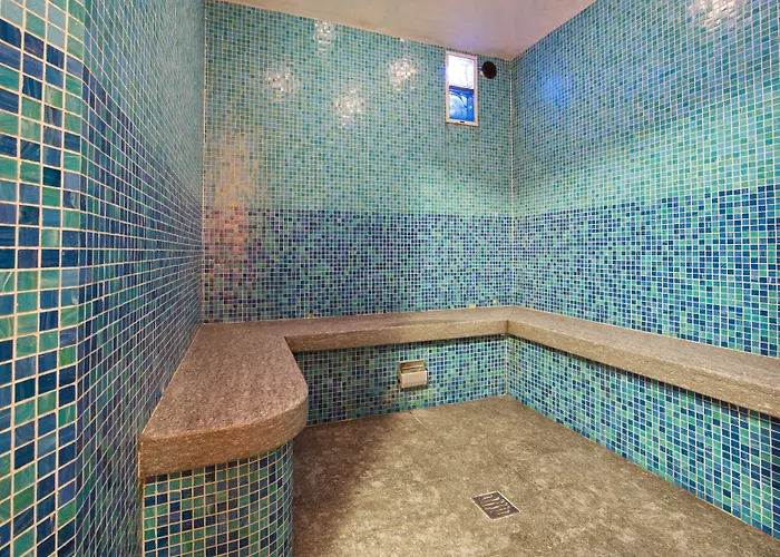 Отель Croux Курмайор