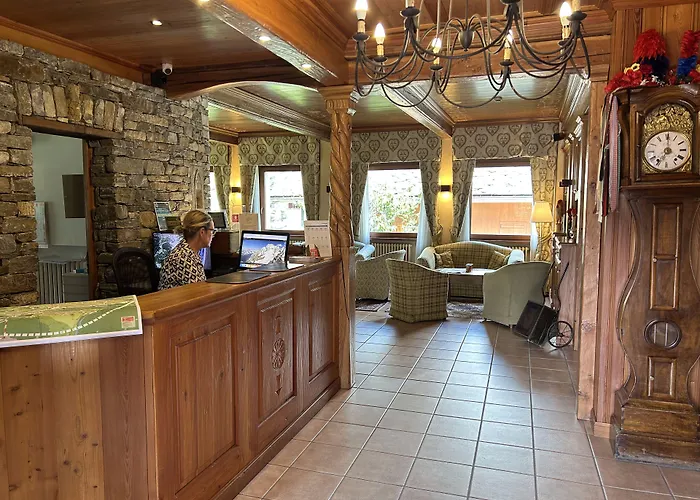 Отель Croux Курмайор