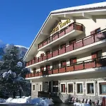 Croux Hotel 3*
