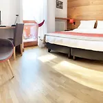Croux Hotel 3*