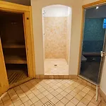 Croux Hotel 3*