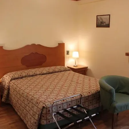 Croux Hotel 3*