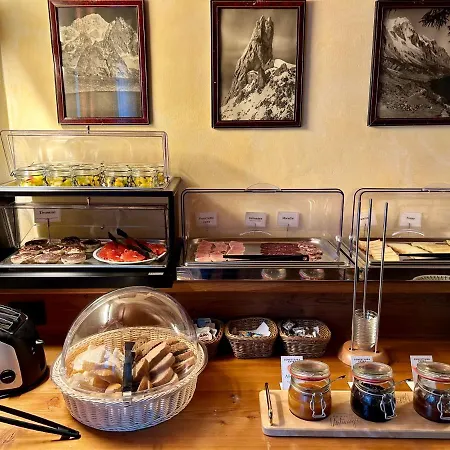 Croux Hotel 3*