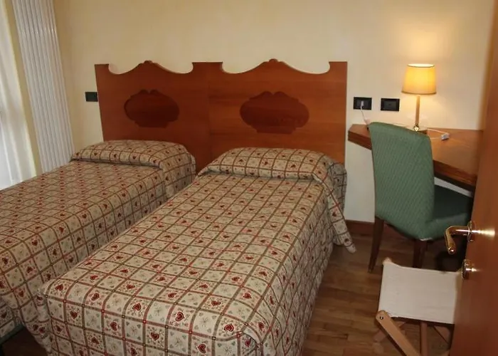 Croux فندق كورمايور